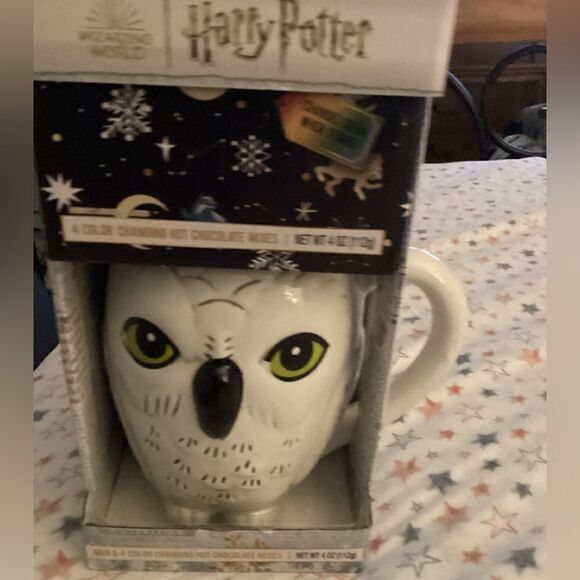 HARRY POTTER Magical Cocoa Mix & Mug Gift Set with Color Changing Cocoa Mix,Mug, - Picture 2 of 3